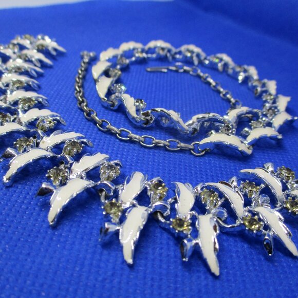 PARK LANE RHINESTONE Necklace Bracelet Set Creamy White Enamel Leaves Silvertone - Picture 2 of 15